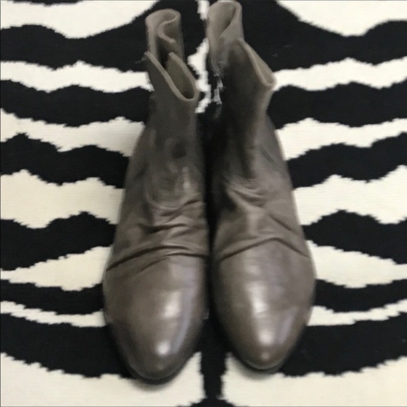 OTBT Price Leather Double Zip Ankle Booties In Taupe Size 7 - Picture 4 of 9